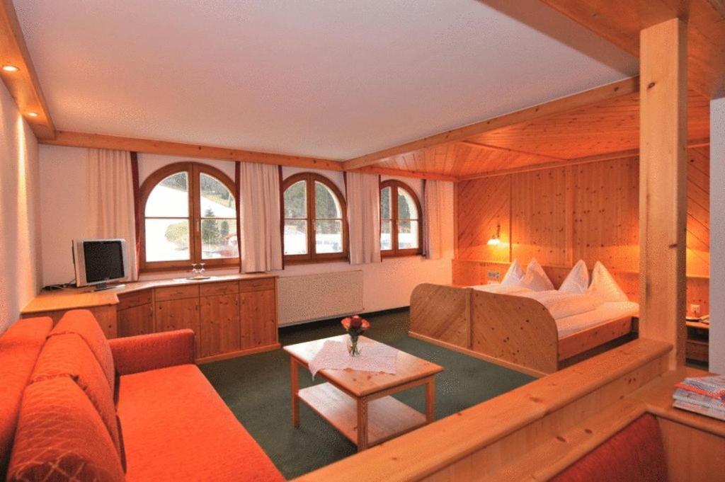 Alpines Gourmet Hotel Montanara Flachau Exterior photo